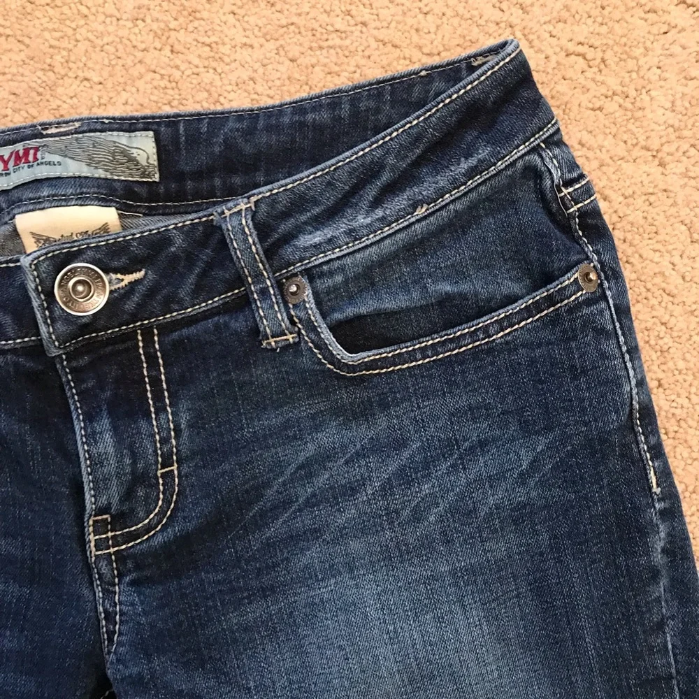 YMI City Of Angeles Denim Bermuda Shorts Sz 7 Slight Distressing Long Length y2k